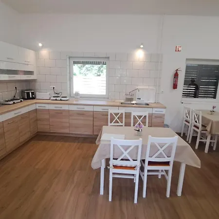 Ikon Vendeghaz 3* Siófok