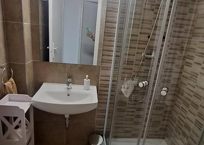 Ikon Vendeghaz 3* شيوفوك