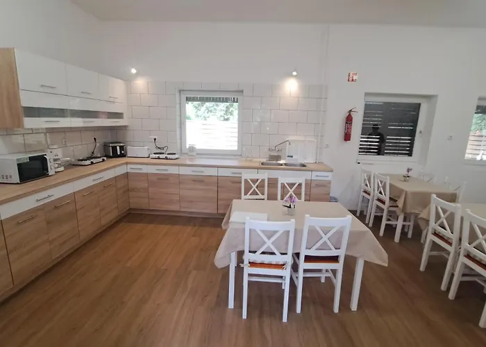 Ikon Vendeghaz 3* شيوفوك